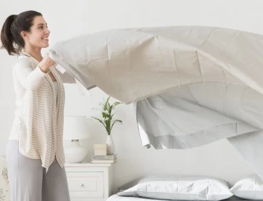 Οι ασθένειες που μπορεί να κολλήσετε αν δεν αλλάζετε σεντόνια κάθε εβδομάδα